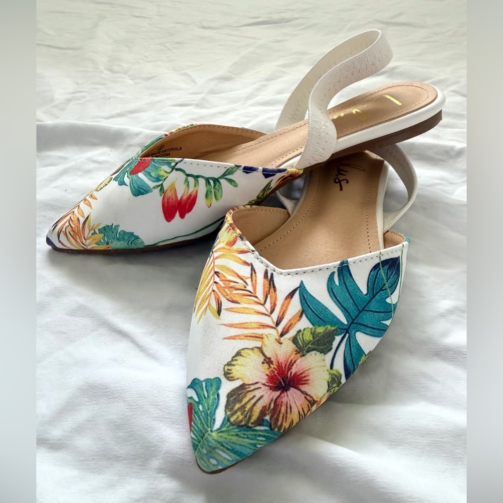 Lulus Mae White Floral Print Pointed Toe Slingback Flats | Size 6 | Like New - Picture 7 of 13